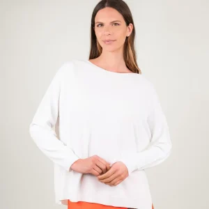 MAGLIA OVER BIANCA CON SCOLLO A BARCHETTA