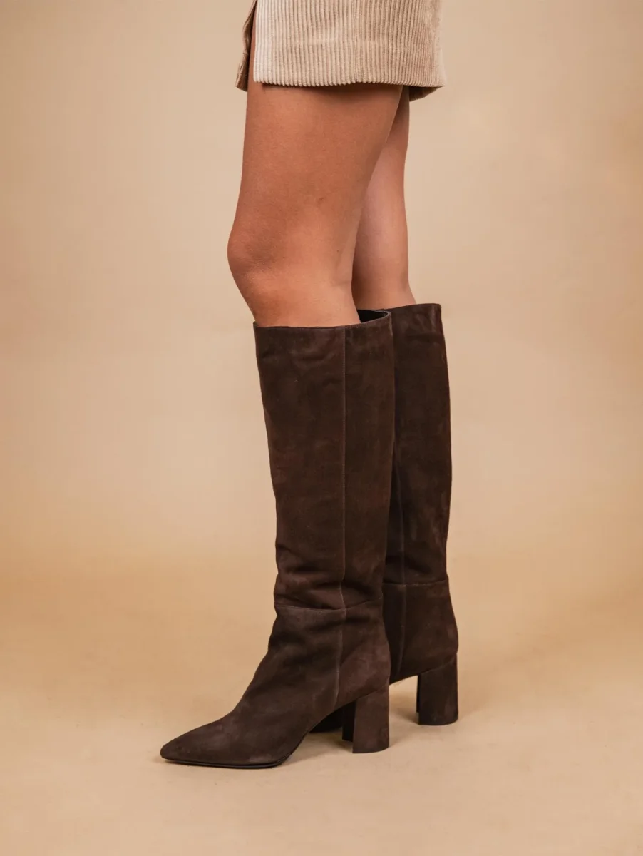 STIVALE A PUNTA CON TACCO IN CAMOSCIO MARRONE - immagine 7