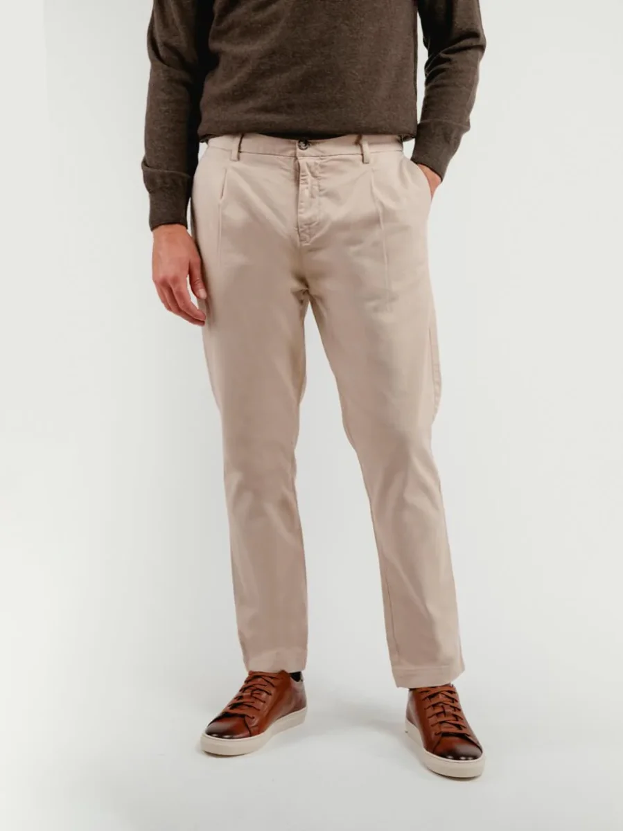 PANTALONE CON PENCES IN COTONE BEIGE