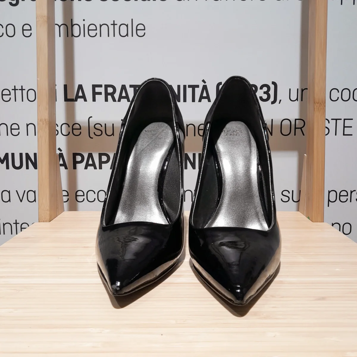 Décolleté vernice Versace - immagine 3