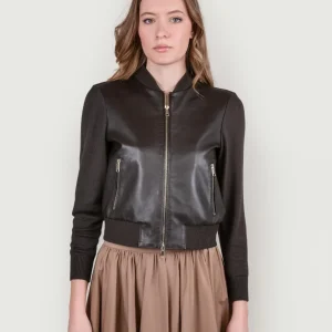 GIUBBOTTO IN PELLE E MAGLIA MARRONE