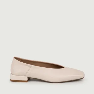 Ballerina in pelle color cipria con punta squadrata