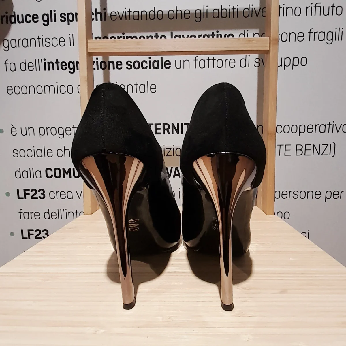 Décolleté vernice Versace - immagine 4