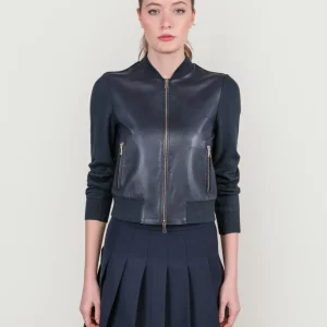 GIUBBOTTO IN PELLE E MAGLIA BLU