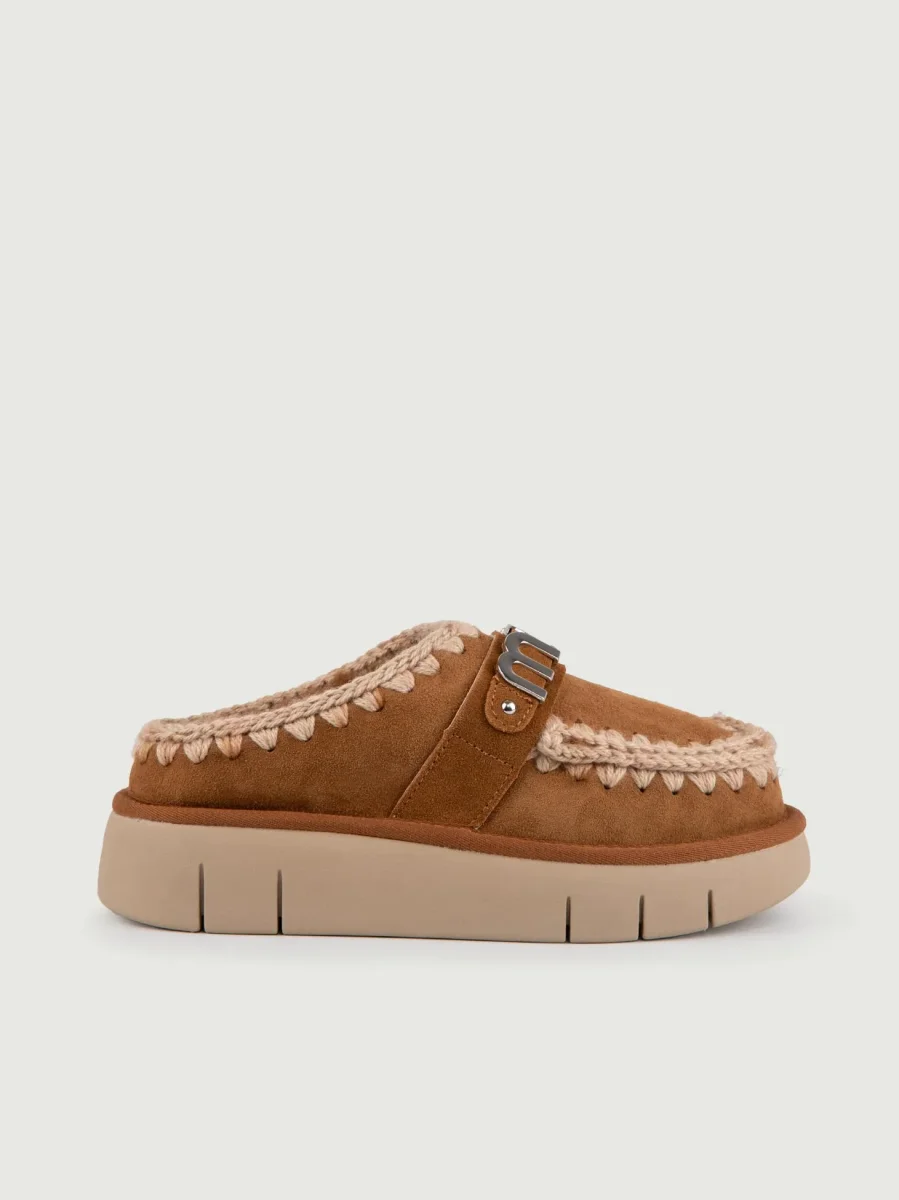Bounce Clog Mou cognac con logo in metallo