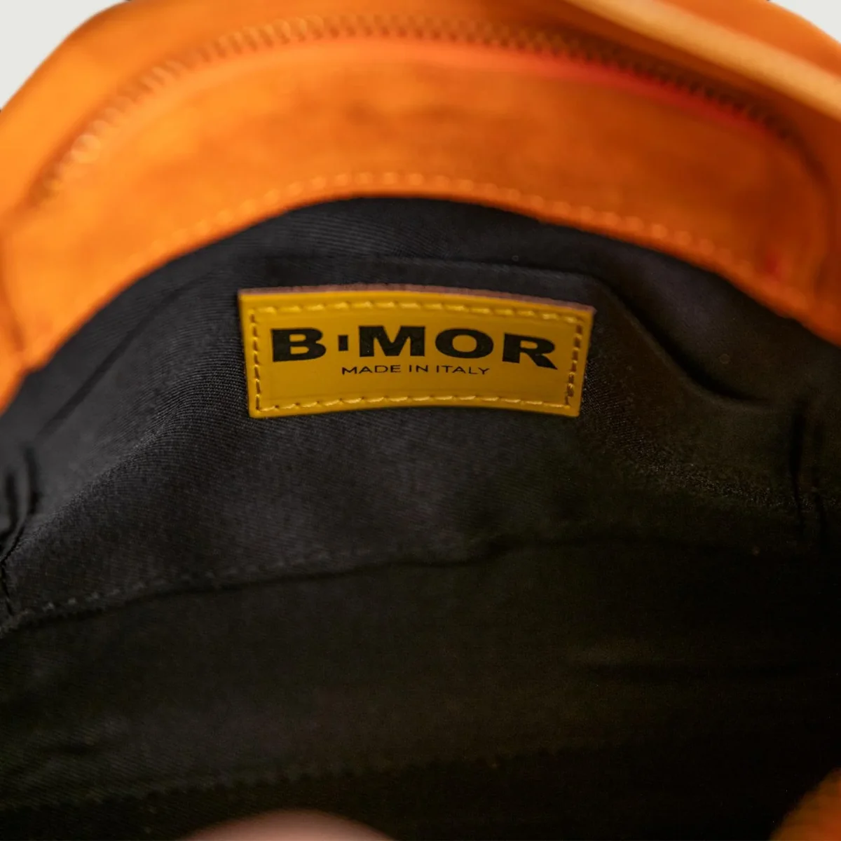 BORSA A TRACOLLA IN CAMOSCIO ARANCIONE CON INSERTI IN PELLE CUOIO "SOPH" - immagine 5