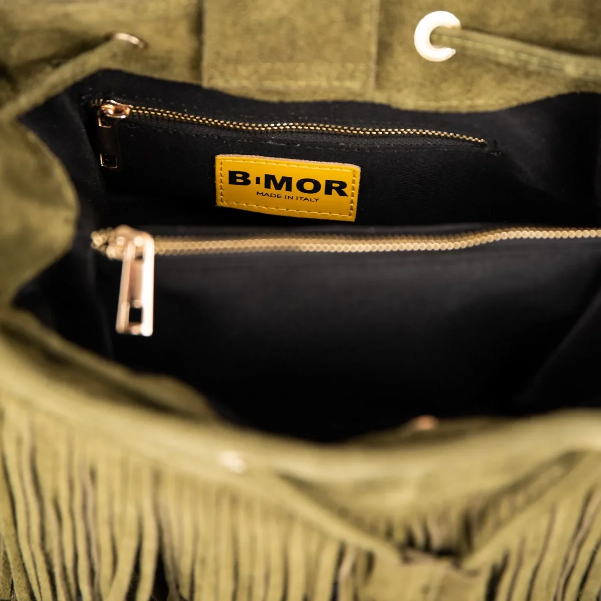 BORSA A SECCHIELLO CON FRANGE IN CAMOSCIO VERDE MILITARE "WILD" - immagine 5