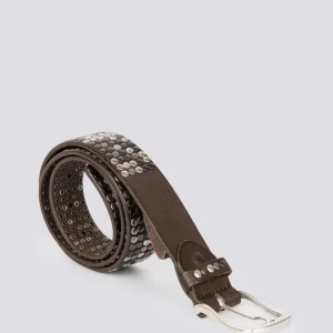 Cintura in pelle marrone con borchie